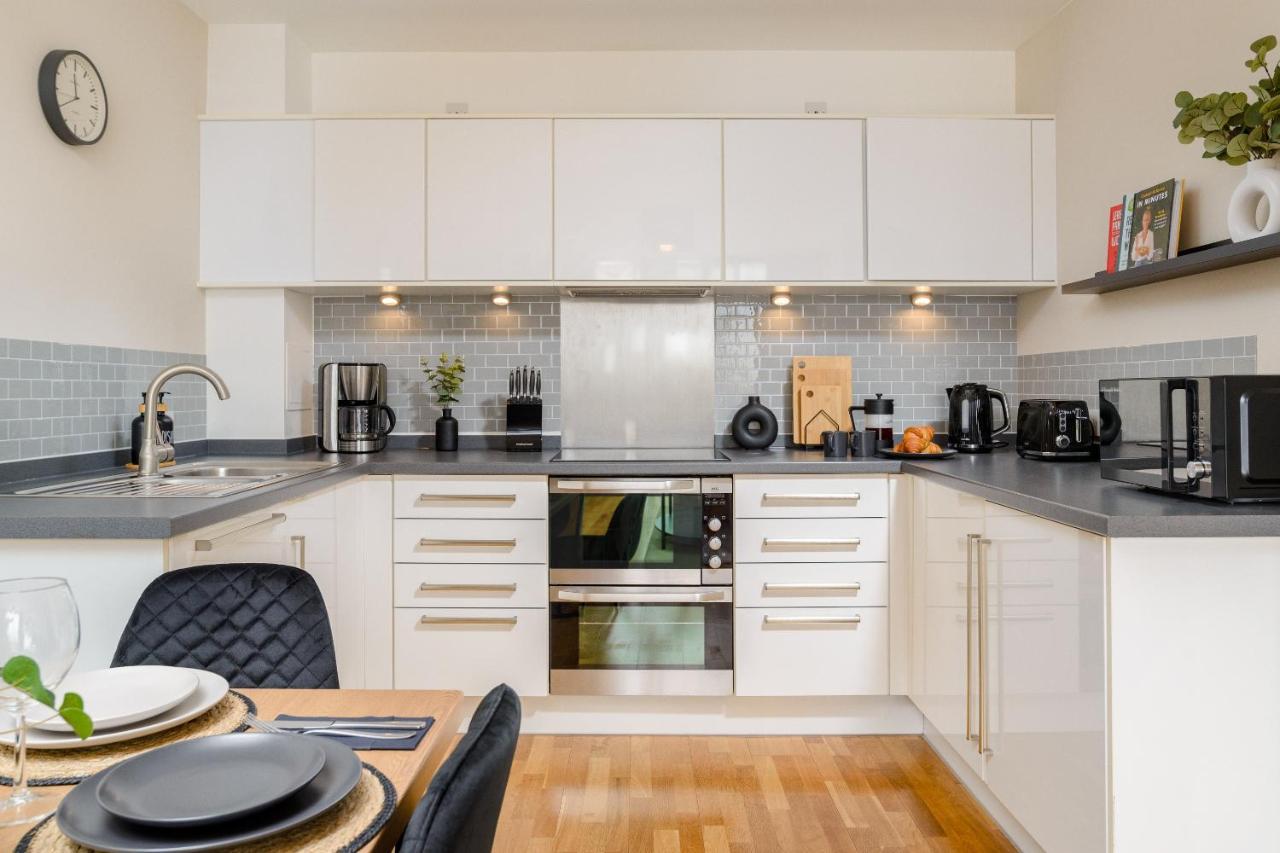 Premium Apartment - Allocated Parking - Great Location Plymouth Exteriör bild