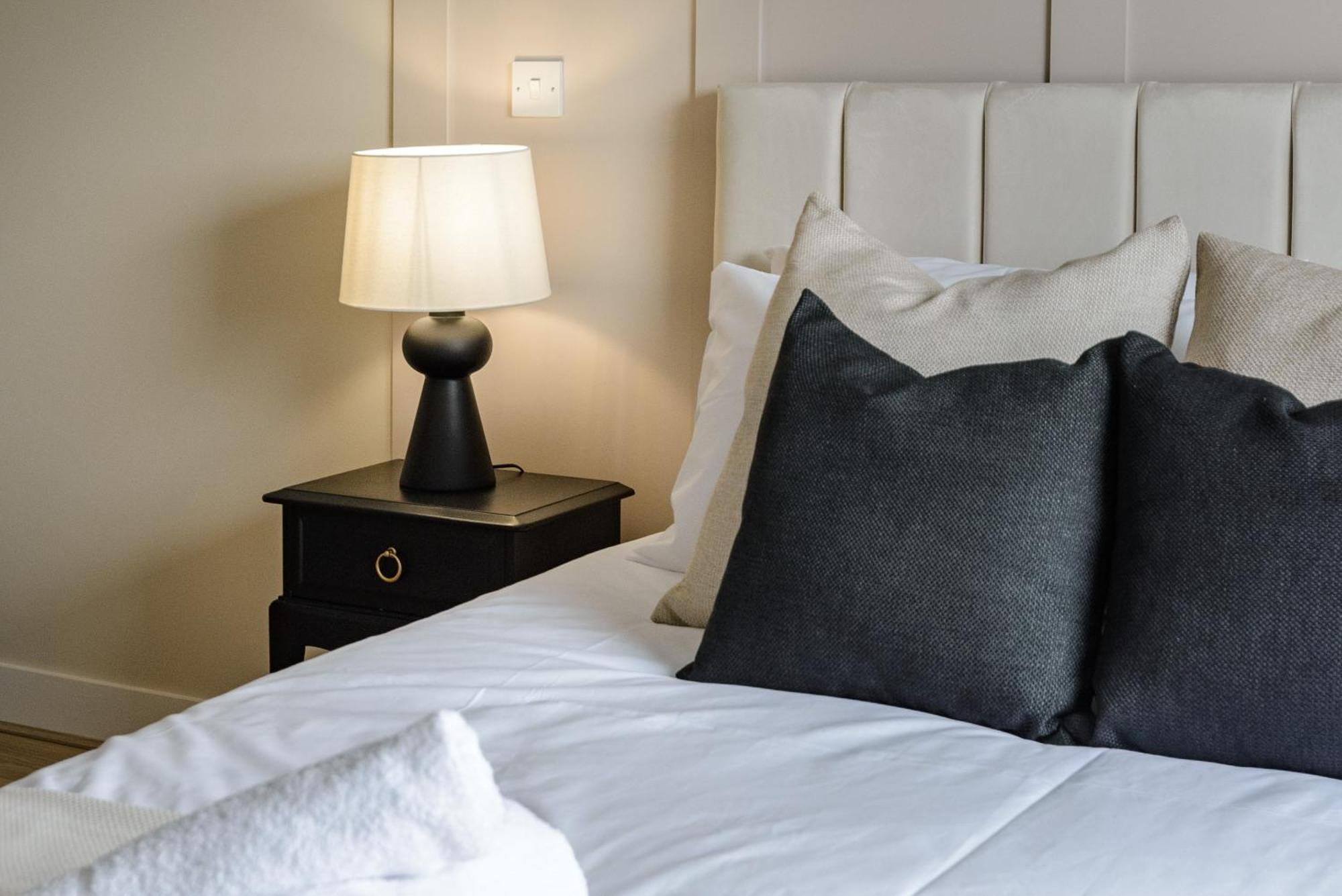 Premium Apartment - Allocated Parking - Great Location Plymouth Exteriör bild